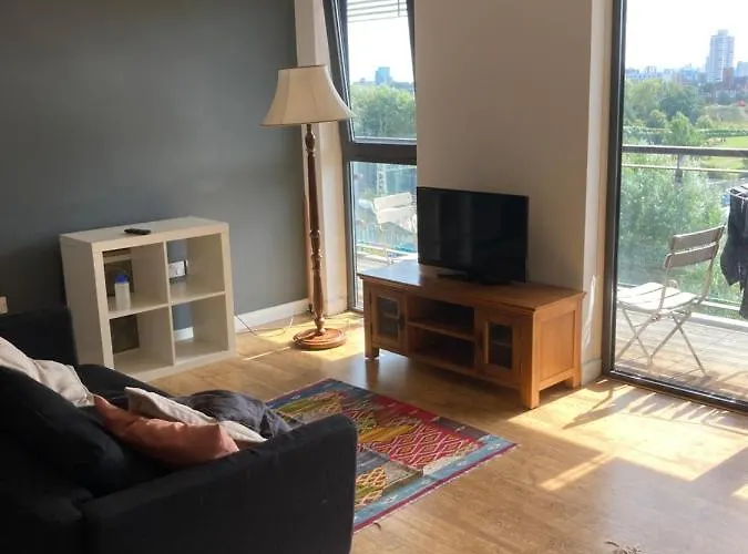 Beautiful London Apartment With Large Balcony