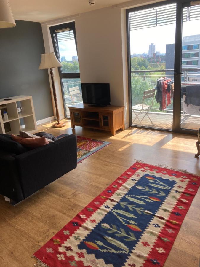 Beautiful With Large Balcony * Londra